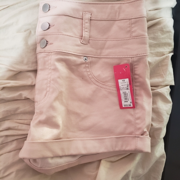 Shorts - Picture 5 of 5